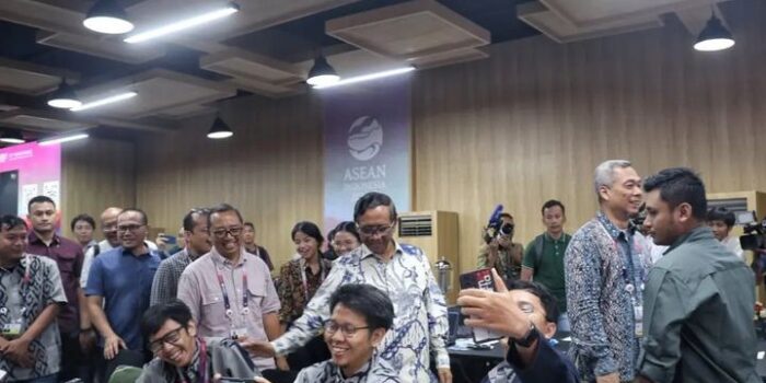 Tangkapan layar dari @mohmahfudmd: Mahfud MD kunjungi insan pers di Media Center KTT ASEAN