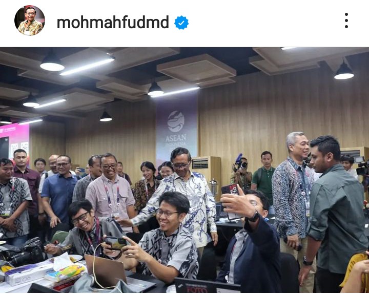 Tangkapan layar dari @mohmahfudmd: Mahfud MD kunjungi insan pers di Media Center KTT ASEAN